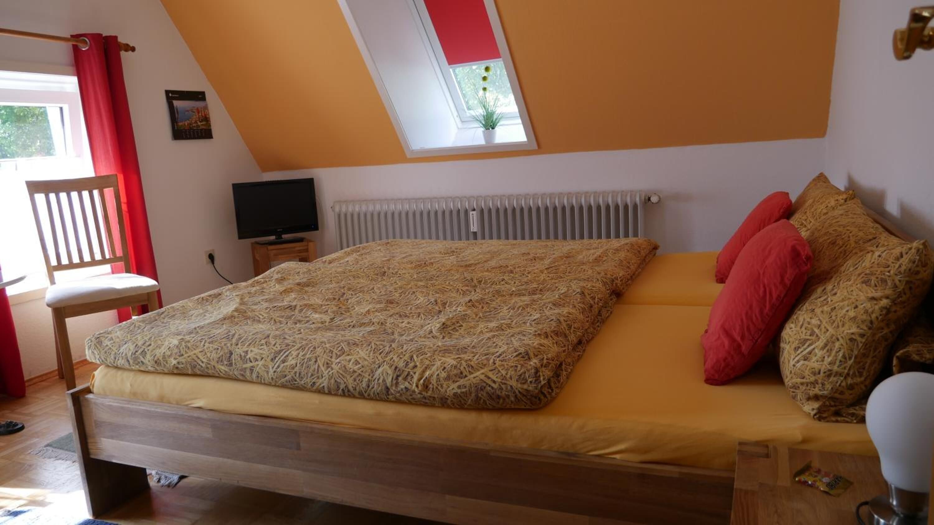 Desk, free WiFi, bed sheets