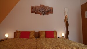 مكتب وواي فاي مجانًا وملاءات أسرّة