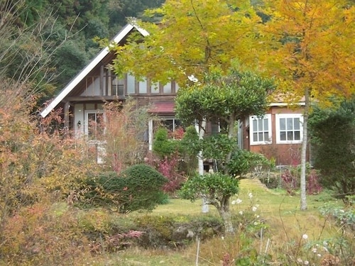 Log guest house with wide lawn garden