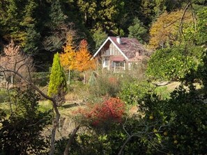 Log guest house with wide lawn garden