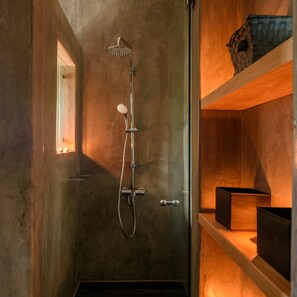 Senior-Villa, Meerblick | Badezimmer | Dusche, kostenlose Toilettenartikel, Haartrockner, Bademäntel