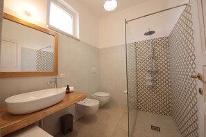 Dusche, Regendusche, Haartrockner, Bidet