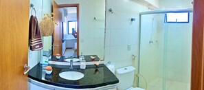 公寓 | 浴室 | 淋浴设施、免费洗浴用品、毛巾、肥皂