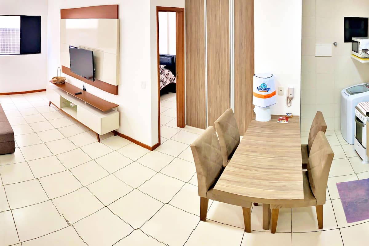 Apartamento (714) | Ćrea de sala de estar | Smart TV de 42 pulgadas con canales digitales, televisión y Netflix