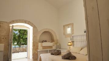 Setrika/meja setrika, Wi-Fi gratis, dan seprai linen