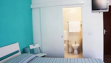 Double Room, Private Bathroom | Free cribs/infant beds, rollaway beds, free WiFi, bed sheets