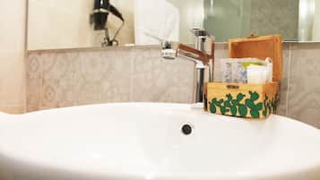 Double Room, Private Bathroom | Bathroom sink