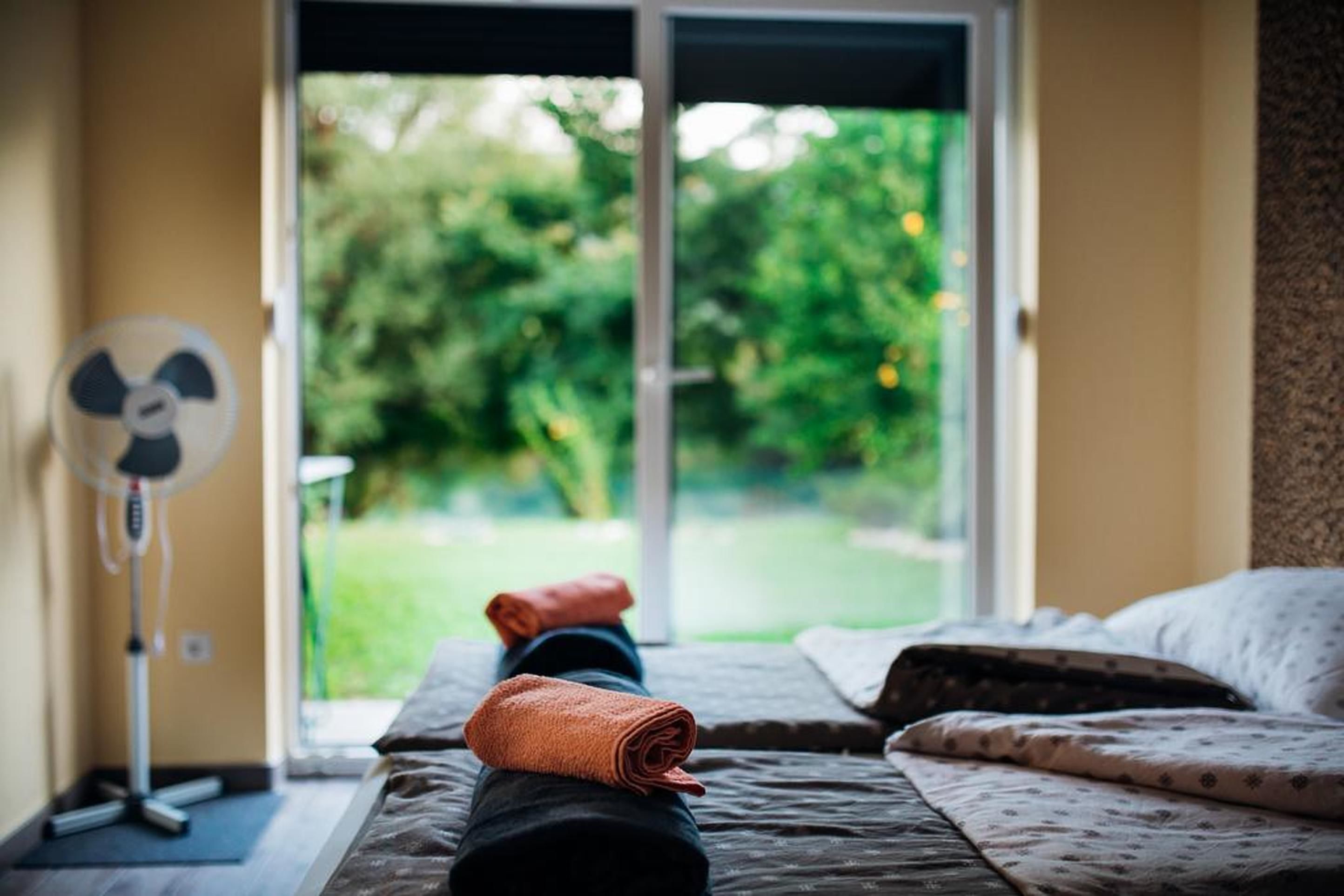 House | Soundproofing, iron/ironing board, free cots/infant beds, bed sheets