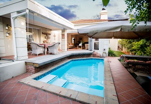 VINEYARD holiday home in SECURITY  estate, 22km from Cape Town International AP