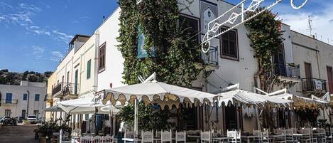 Vista frontal de la propiedad