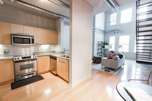 Premium Apartment, 1 King Bed | Private kitchen | Full-size fridge, microwave, oven, stovetop - Atlantic Station LOFT (Atlanta)