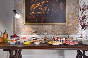 Petit déjeuner composé de spécialités régionales compris tous les jours