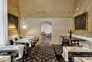 Petit déjeuner composé de spécialités régionales compris tous les jours