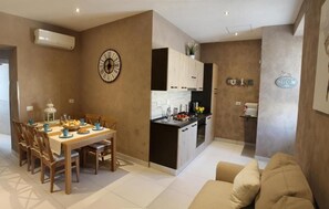 Frigorifero nell'area comune, forno a microonde nell'area comune