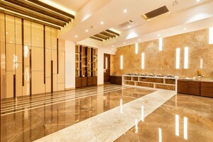 Café da manhã com buffet grátis todos os dias