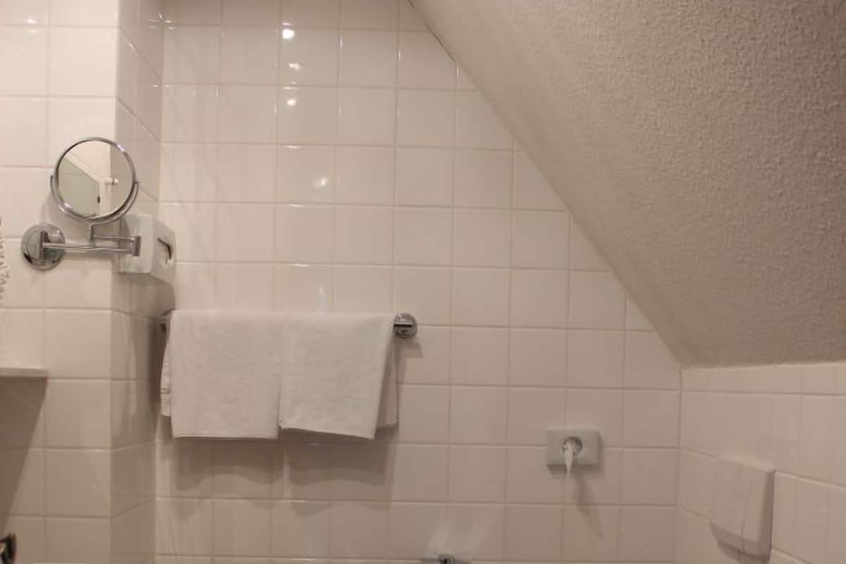 double room, 1 double bed | bathroom | shower, towels