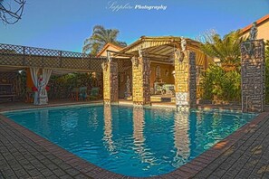 حمّام سباحة خارجي