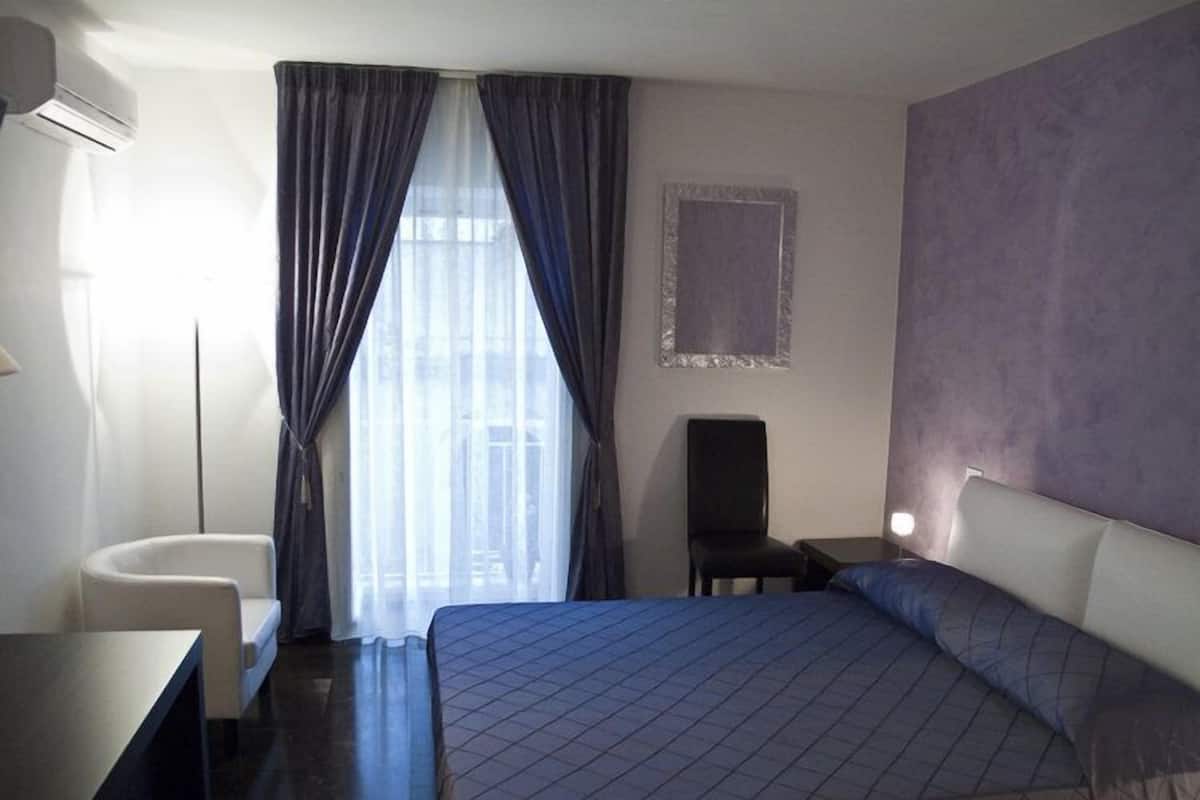 Family Oda | Kaliteli yatak takımı, minibar, ücretsiz kablosuz İnternet