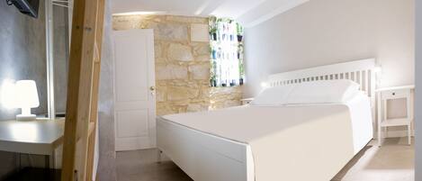 Superior Double Room, 1 King Bed | Premium bedding, minibar, free WiFi, bed sheets