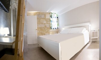 Ropa de cama de alta calidad, minibar, wifi gratis y ropa de cama 