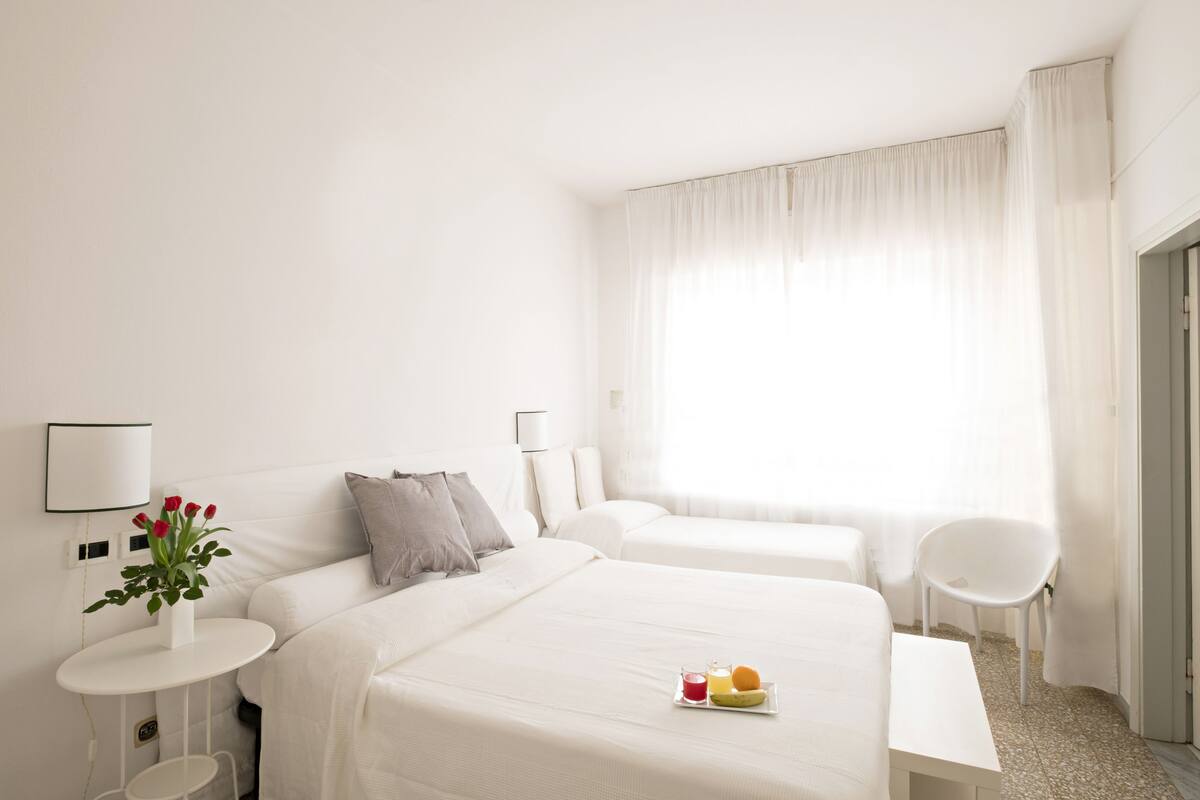 Premium bedding, in-room safe, desk, laptop workspace