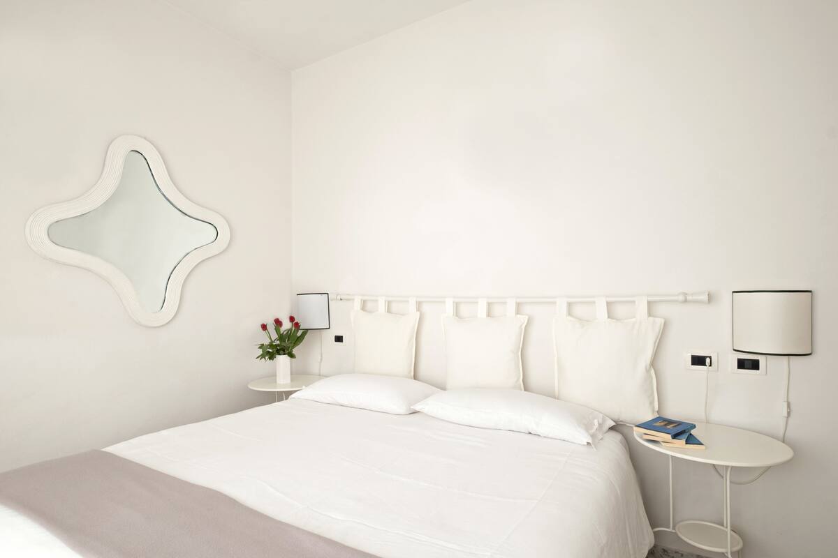 Premium bedding, in-room safe, desk, laptop workspace