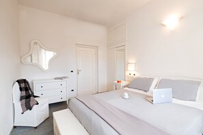 Premium bedding, in-room safe, desk, laptop workspace