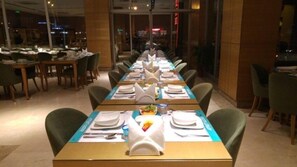 2 Restaurants; Frühstück, Mittagessen und Abendessen werden serviert