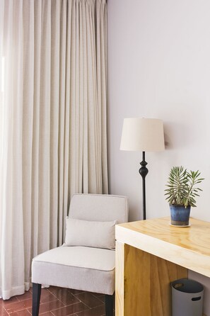 Premium bedding, in-room safe, desk, blackout curtains