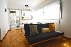 TV connectée de 32 pouces avec chaînes par câble, télévision, Netflix