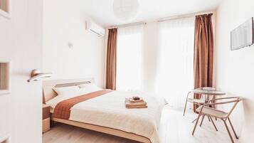 Superior Apartment | Blackout curtains, soundproofing, iron/ironing board, free WiFi