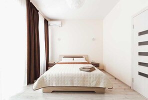 Lyxlägenhet - balkong | Sängtillbehör av högsta kvalitet och mörkläggningsgardiner