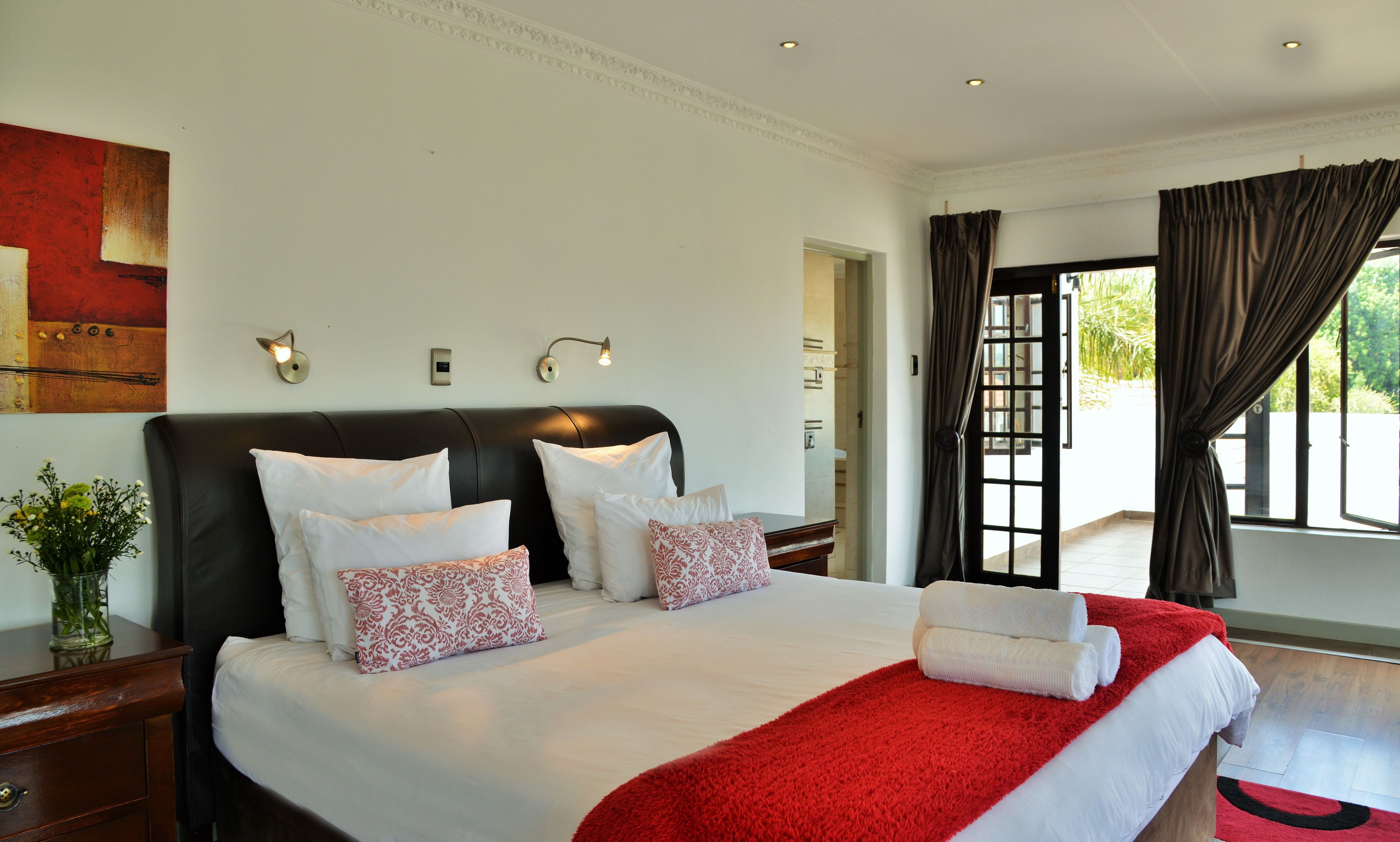 Executive Room | Premium bedding, minibar, desk, soundproofing