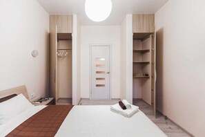 Departamento estándar | Tabla de planchar con plancha, wifi gratis y ropa de cama 