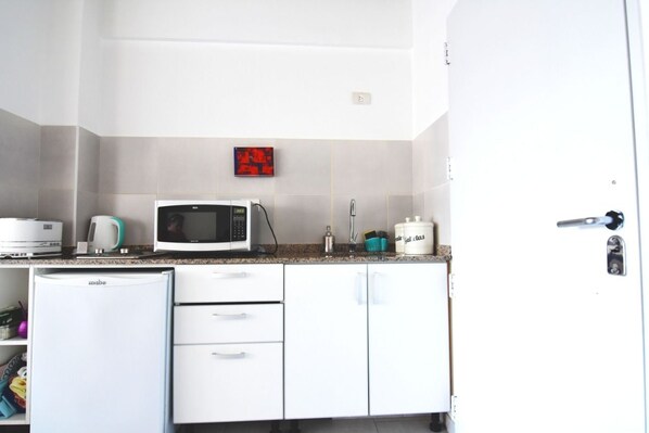 Standard Apartment, 1 Double Bed | Private kitchen