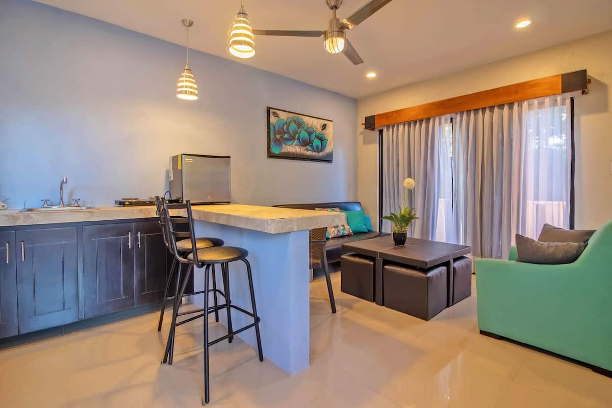 1 habitación, cubrecamas y decoración personalizada