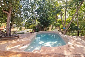 Down duvets, individually decorated, rollaway beds, free WiFi - Hacienda La Guadalupana (Valladolid)