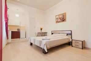 公寓, 1 张双人床 | 办公桌、熨斗/熨衣板、免费 WiFi、床单