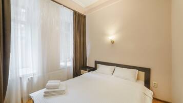 Familie appartement, 1 queensize bed met slaapbank | Verduisterende gordijnen, geluiddichte muren