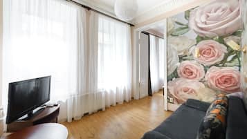 Family Apartment, 1 Queen Bed with Sofa bed | Living area | LED TV