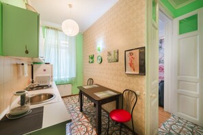 Family Apartment, 1 Queen Bed with Sofa bed | Private kitchen | Microwave - LeonRooms Ekaterinenskaya 18 (Odesa)