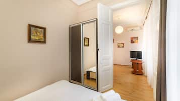 Blackout curtains, soundproofing, iron/ironing board, free WiFi