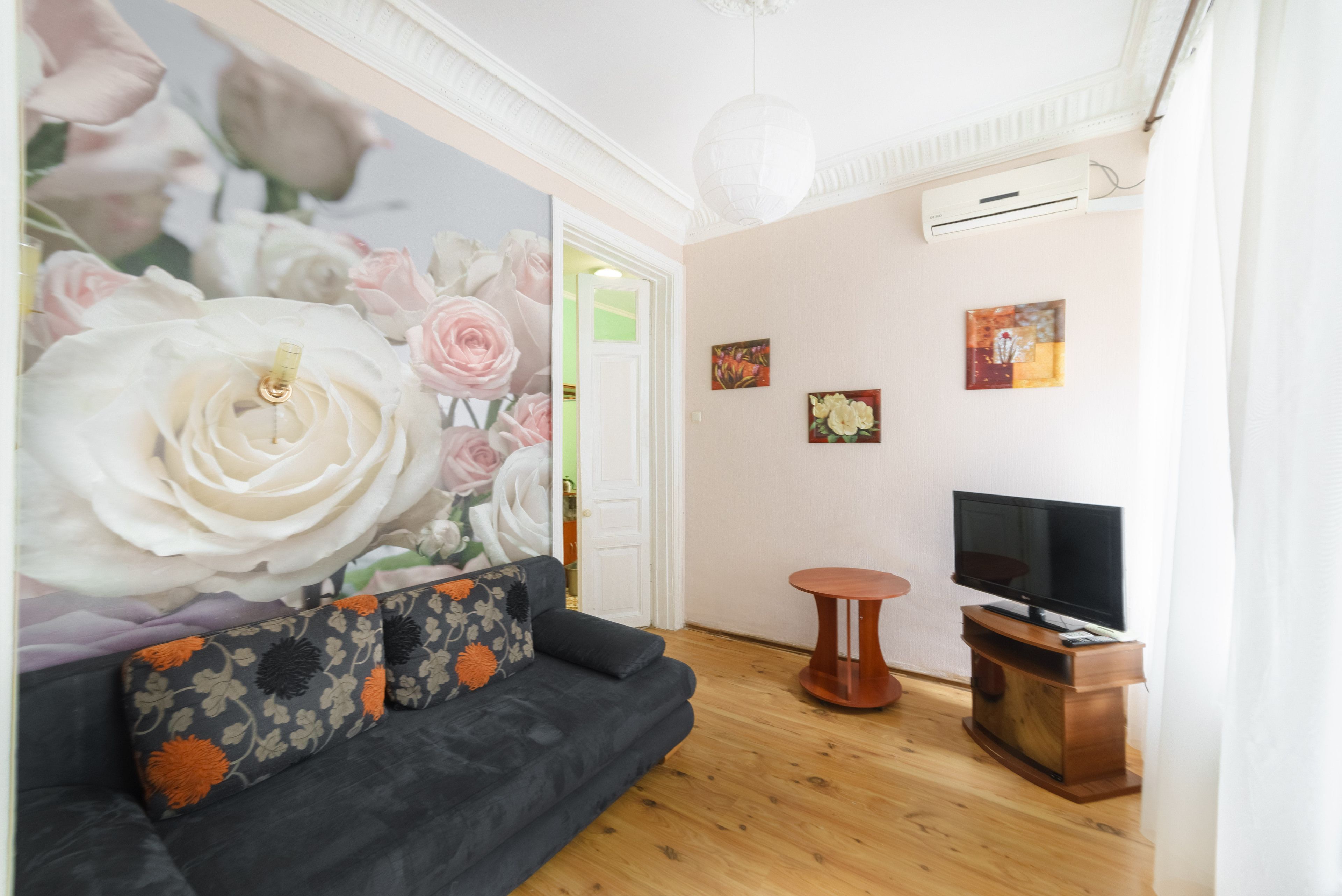 Familieleilighet, 1 queensize-seng med sovesofa | Oppholdsområde | LED-TV