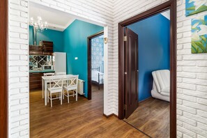 Luxury Apartment, 1 Queen Bed, Balcony | Private kitchen | Full-size fridge, microwave - LeonRooms Onilovoy 18-2 (Odesa)