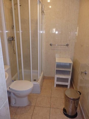 Apartment, 2 Bedrooms | Bathroom - Beautiful Two Bedroom Apartment (Gateshead)