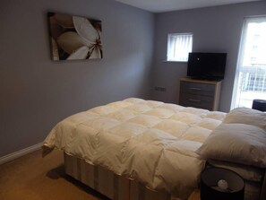 Apartment, 2 Bedrooms | Blackout drapes, iron/ironing board, free cribs/infant beds, free WiFi - Beautiful Two Bedroom Apartment (Gateshead)