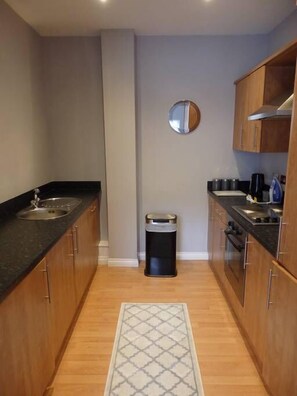 Apartment, 2 Bedrooms | Private kitchen | Full-sized fridge, microwave, oven, stovetop - Beautiful Two Bedroom Apartment (Gateshead)