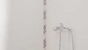 Departamento estándar, 1 cama matrimonial | Amenidades de baño