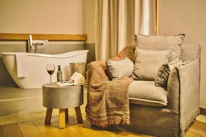 Chalé Premium | 1 dormitorio, minibar, escritorio y ropa de cama