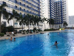 Pool - Deluxe Suite (1 Queen Bed) (Pasay)
